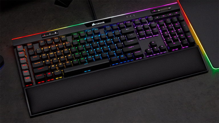 Corsair K95 RGB PLATINUM SE Full-Sized Black & Gold Wired Mechanical Gaming Keyboard W/ Palm-881237