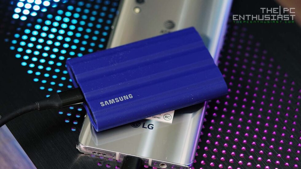 外付けハードディスク・ドライブ Samsung Portable SSD T7 Shield 2TB Amazon | Samsung T7 Shield 2TB 最大転送速度1,050MB/秒 USB3.2