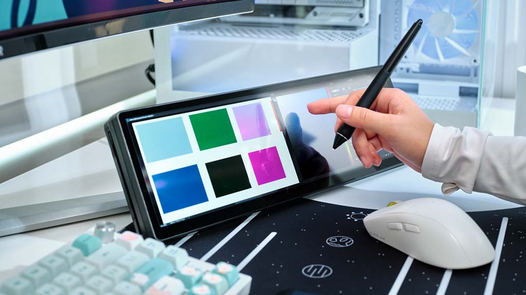 その他 Corsair XENEON EDGE 14.5 LCD Touchscreen Corsair unveils XENEON EDGE: wicked 14.5-inch LCD touchscreen for